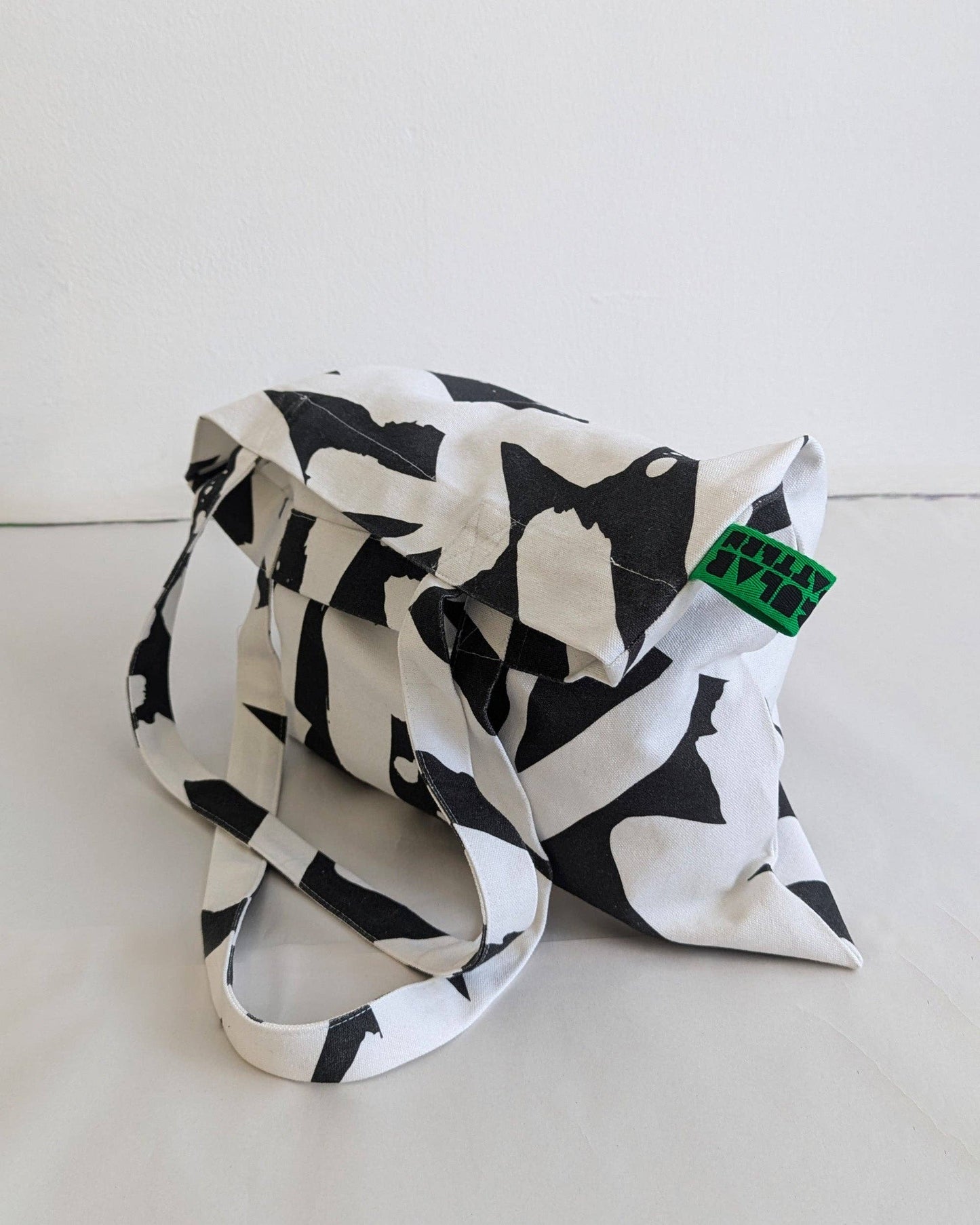 Big Ez Tote Bag in Mono-Irregular Sleep Pattern-My Beautiful Caravan