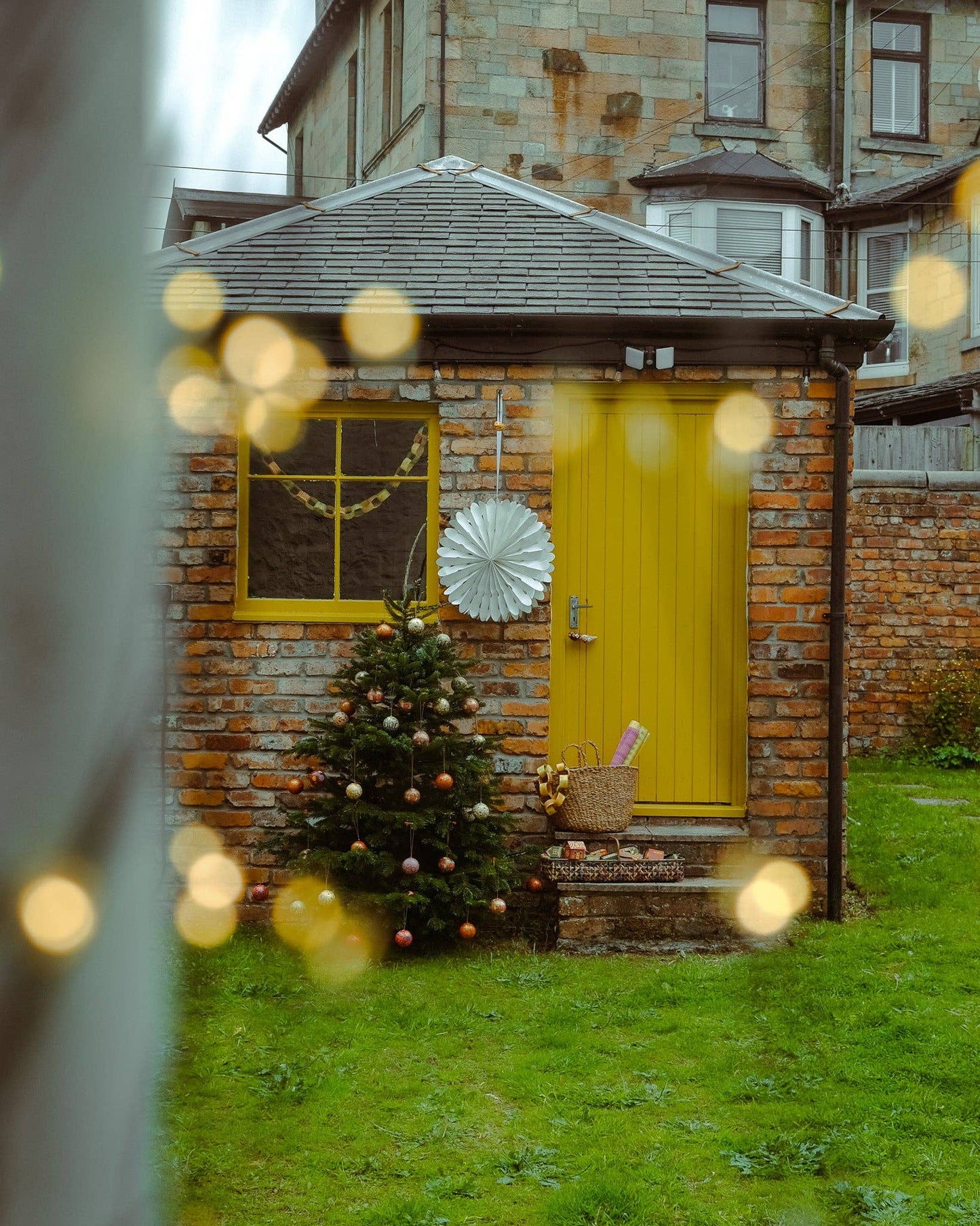 Curved White Star Paper Decoration