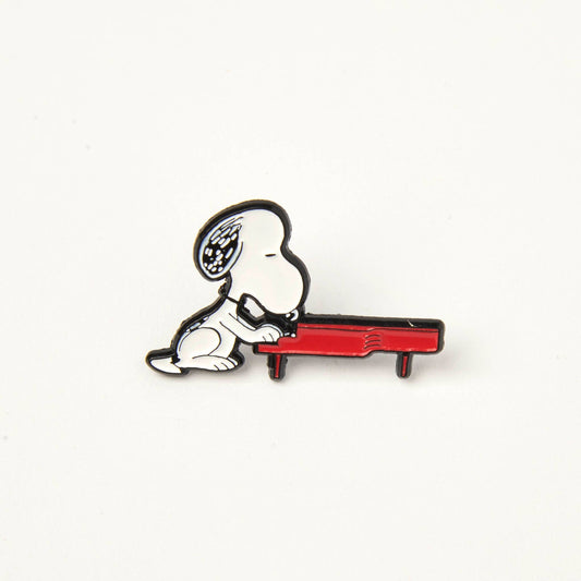 Peanuts Snoopy Piano Pin